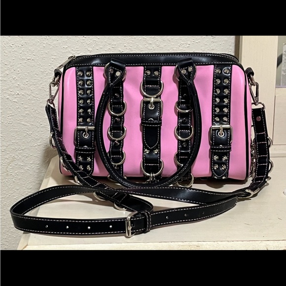 Dollskill wicked way pink and black crossbody bag - Picture 1 of 4